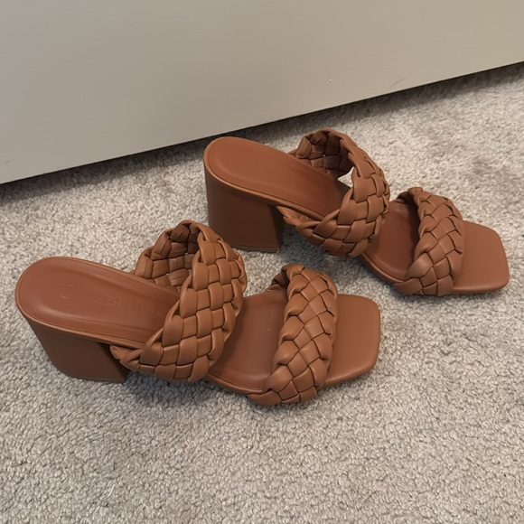 heels - Picture 2 of 6